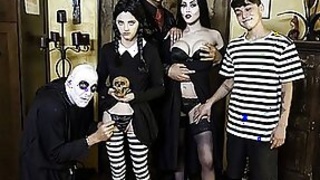 FamilyStrokes - Excentric Goth Horizon celebrates Halloween with a score