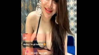 Sizzling live performance by the stunning Rivika Manis