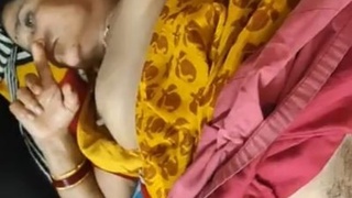 Desi aunty's mature pussy still desirable