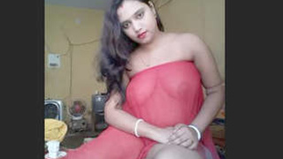 Village bhabi Sopna's revealing cam show