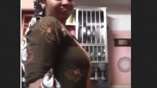 Indian housewife reveals her breasts during video call