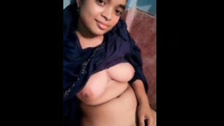 Indian beauty displays her ample bosom in an erotic film