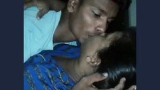 Horny Indian aunts suck cock in explicit video