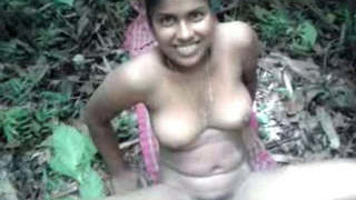 Indian harlot gets down and dirty for cash in the open air