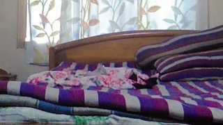 Pakistani girlfriend indulges in anal play and stretching