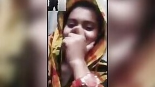 Young Indian beauty shows her tight pussy on video call