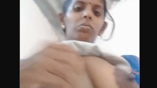 Indian aunty's intimate self-portrait for her romantic partner