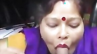 Cameraman shoots XXX video with married Desi giving him a blowjob.