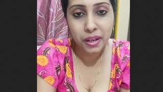 Indian model Rupa's live webcam performance featuring her ample bosom