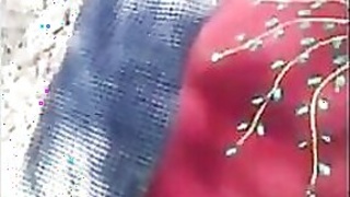 Desi slit exposed outdoors MMS video goes live