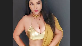 Rajssi's nude solo show broadcasted live