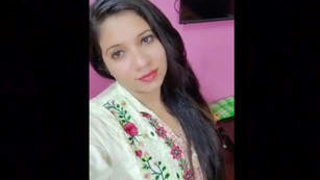 Sultry Pakistani woman flaunts her ample bosom