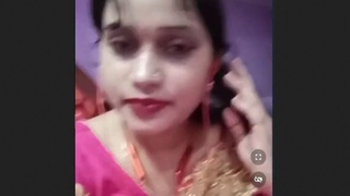 Hot Indian wife broadcasts herself on Tango