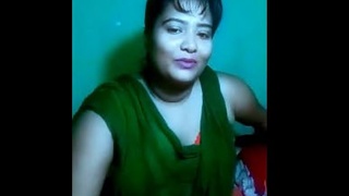 Sensual Bengali beauty performs a tantalizing tango routine with voluptuous curves