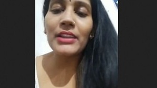 Indian housewife's live performance on Tango