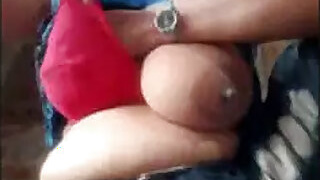 Aunt with big boobs Shows clips on live camera