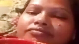 Bangladeshi Bhabhi Shows Her Boobs on VK