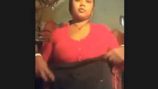 Indian wife reveals her naked form