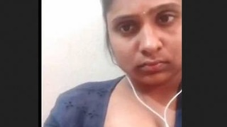 Desi beauty reveals her breasts in latest video