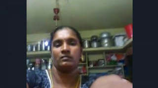 Telugu housewife reveals her breasts