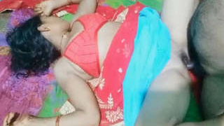 Indian beauty engages in sexual activity