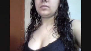 Girl takes nude selfie in car for boyfriend