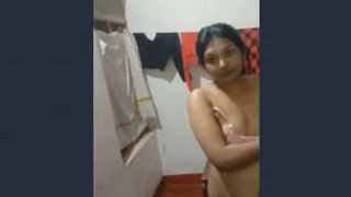 Indian mom-to-be flaunts her milky assets