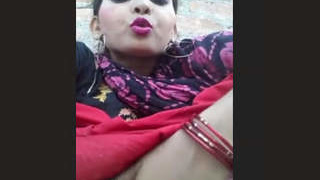 Indian woman pleasuring herself with her fingers