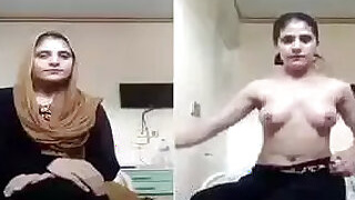 Pashtun girl with her big boobs broadcasts viral MMS messages