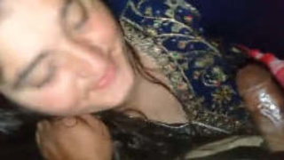 Aroused Pakistani spouse performs oral sex