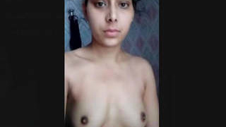 Young Indian girl reveals her flawless physique