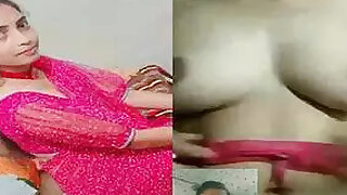 Desi girl undresses in bra show boobs video