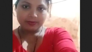 Indian aunty's mischievous side caught on camera