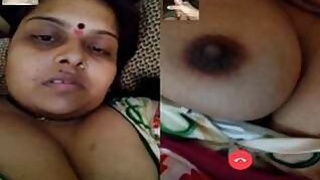 Horny Desi Bhabhi Shows Her Big Boobs to Lover on Video Call