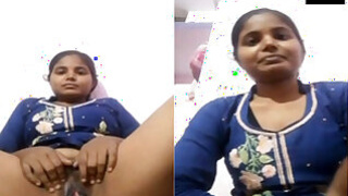 Desi Girl Shows Her Tits Patting Her Pussy 2