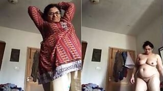 Desi Bhabhi Undressing and Showing Her Body