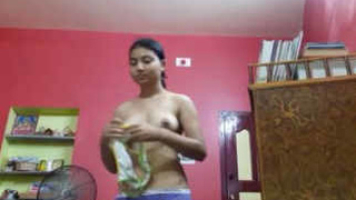 Indian girl shares nude selfie video