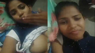 Pretty Desi Girl Shows Her Boobs