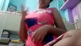 Indian teenage girl reveals her alluring figure as she unzips her dress