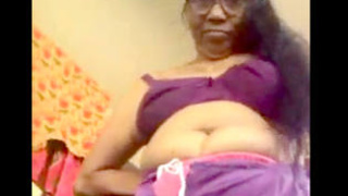 Indian mature woman sensually swaps her clothing
