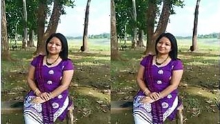 Desi Bhabi Shows Tits