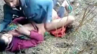 Kashmeri bhabi enjoys outdoor sex