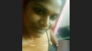 Desi bhabi reveals her breasts on video call