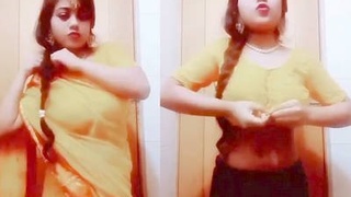Seductive teen of Indian descent unveils her saree