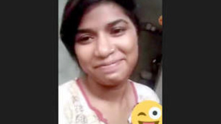 A Pakistani girl reveals herself to her boyfriend in Karachi