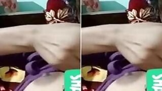 Desi Girl Shows Her Boobs