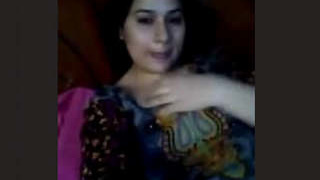 Freshly leaked video of sultry Pakistani beauty